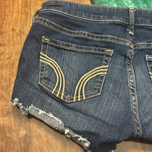 Hollister Size 1, Blue Denim Cutoff Shorts, W25 - Picture 6 of 6